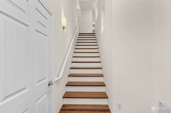 14335 Simonds RD NE #B306, Kirkland, WA 98034