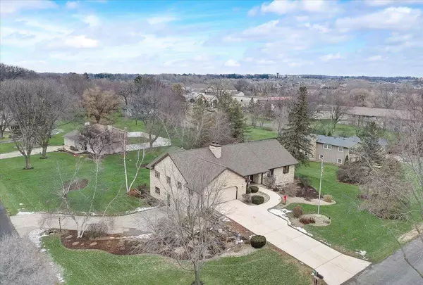 4502 Pinecrest Ln, Windsor, WI 53598