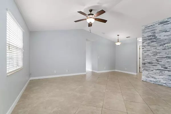 824 Selkirk ST, West Palm Beach, FL 33405