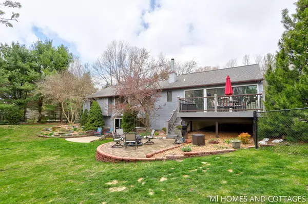 16528 James Street, Holland, MI 49424