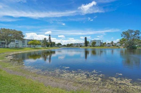 2018 N Farnham  N #2018, Deerfield Beach, FL 33442