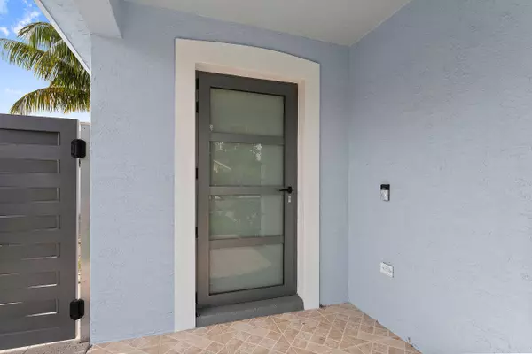 824 Selkirk ST, West Palm Beach, FL 33405