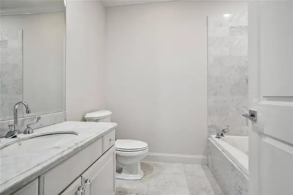 730 ST CHARLES AVE #203, New Orleans, LA 70130