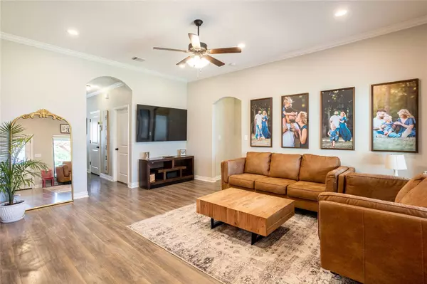 100 Prairie Grass Drive, Whitesboro, TX 76273