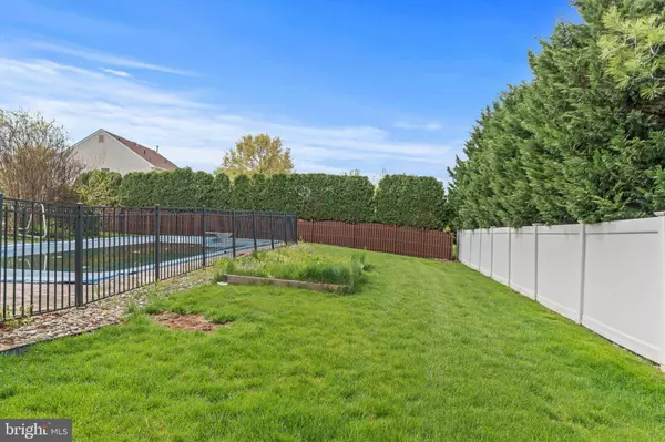 25 MEADOW DR, Gilbertsville, PA 19525