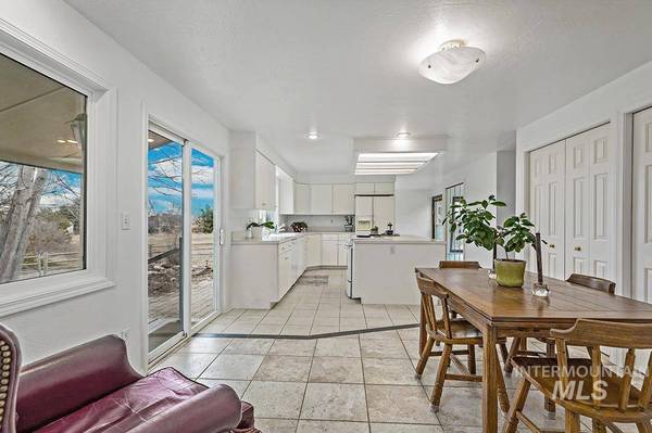 1262 W Beacon Light Rd, Eagle, ID 83616