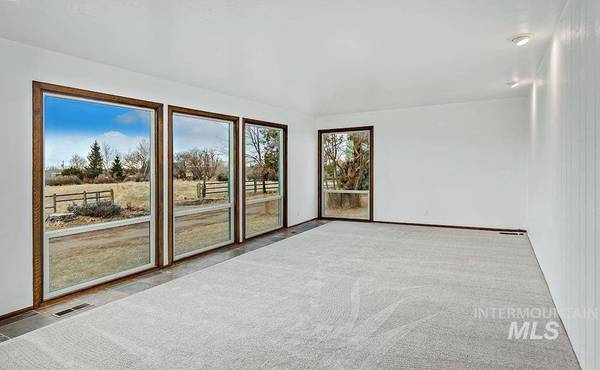 1262 W Beacon Light Rd, Eagle, ID 83616