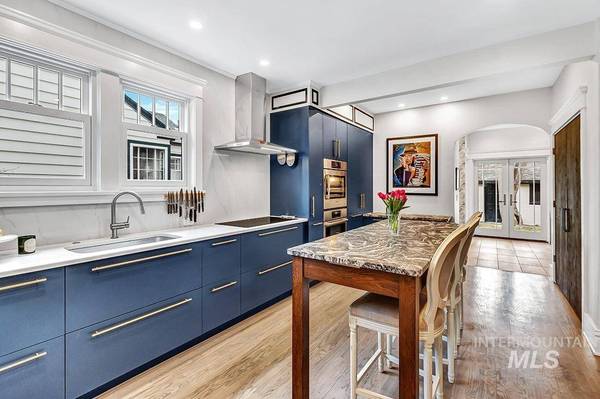 2004 N Harrison Blvd, Boise, ID 83702