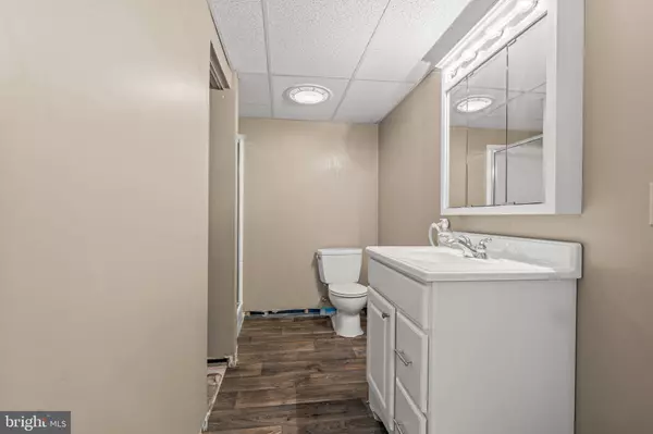 25 MEADOW DR, Gilbertsville, PA 19525