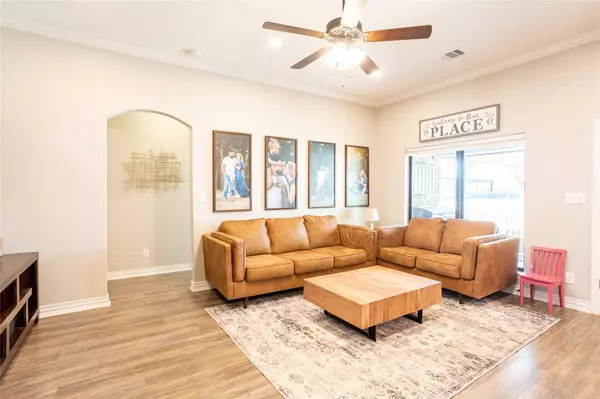 100 Prairie Grass Drive, Whitesboro, TX 76273