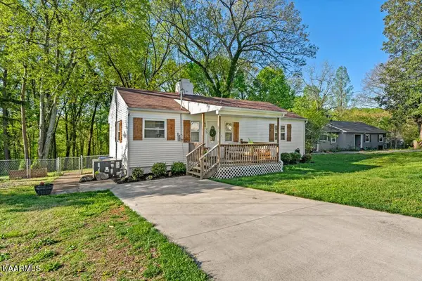 25 Outer DR, Oak Ridge, TN 37830
