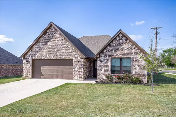 100 Prairie Grass Drive, Whitesboro, TX 76273