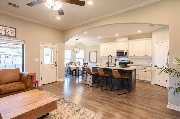 100 Prairie Grass Drive, Whitesboro, TX 76273