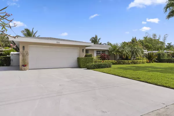 1516 Wagner CIR, Lake Clarke Shores, FL 33406