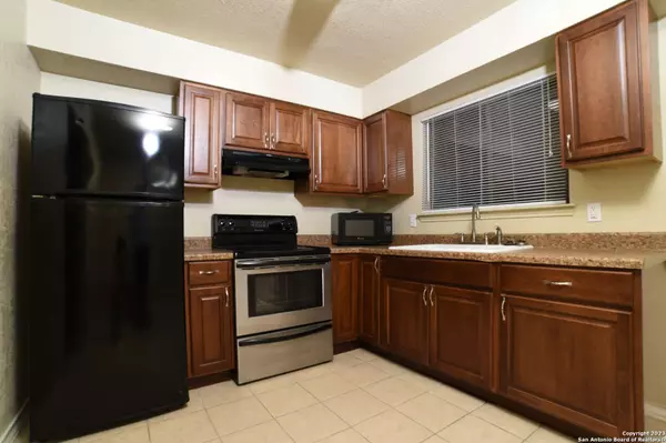 5809 RUE ROYALE, San Antonio, TX 78240-2339