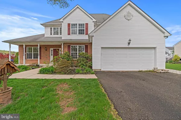 25 MEADOW DR, Gilbertsville, PA 19525