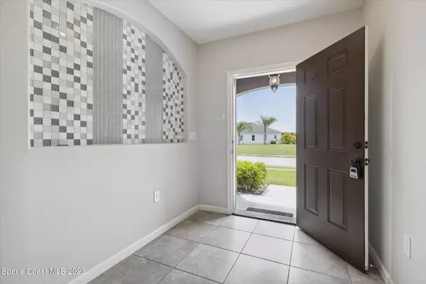 5987 Ridge Lake Circle, Vero Beach, FL 32967