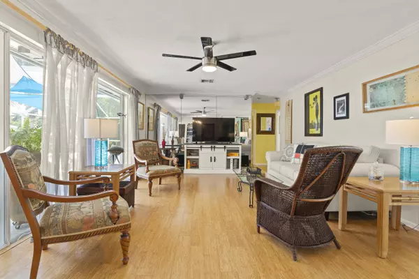 1516 Wagner CIR, Lake Clarke Shores, FL 33406