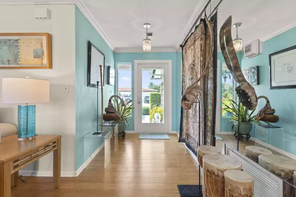 1516 Wagner CIR, Lake Clarke Shores, FL 33406