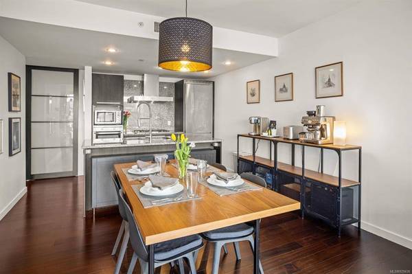 707 Courtney St #707, Victoria, BC V8W 0A9