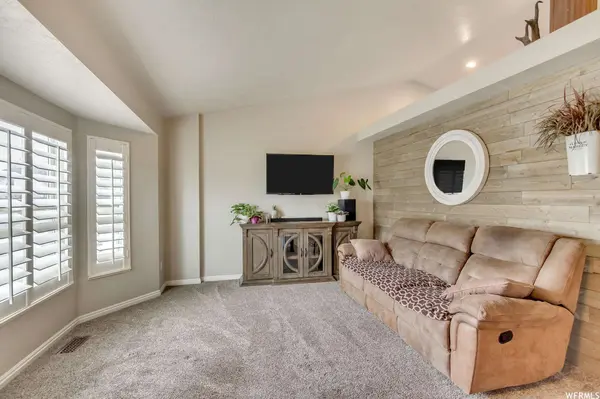 4976 W KESSLER PEAK DR S, Riverton, UT 84096