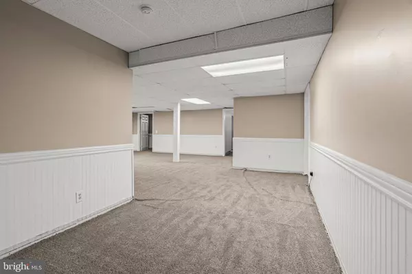 25 MEADOW DR, Gilbertsville, PA 19525