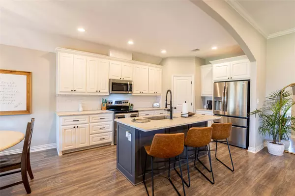 100 Prairie Grass Drive, Whitesboro, TX 76273