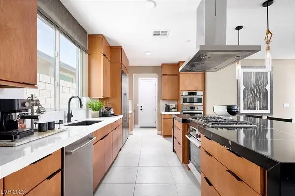 377 Crown Mesa Avenue, Las Vegas, NV 89138