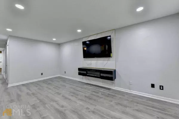 1039 Mariners CT, Stone Mountain, GA 30083