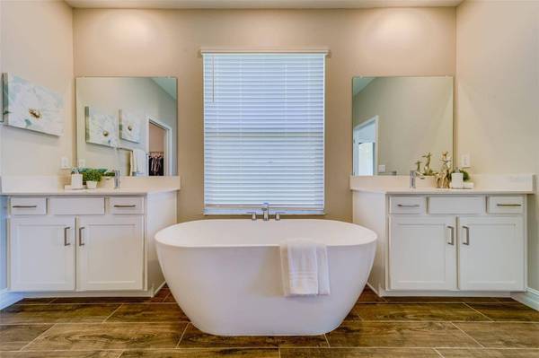 8251 OLYMPIC STONE CIR, Trinity, FL 34655