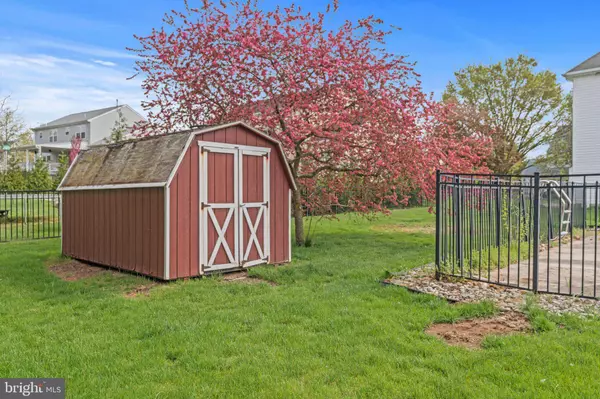 25 MEADOW DR, Gilbertsville, PA 19525