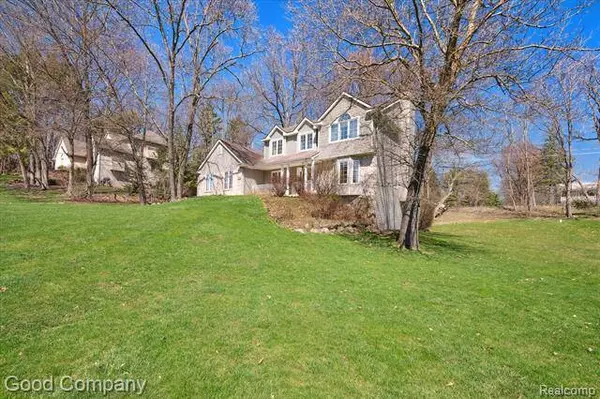 7853 HILLSIDE LAKES Drive, Brighton, MI 48116