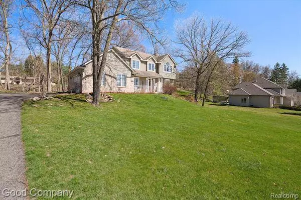 7853 HILLSIDE LAKES Drive, Brighton, MI 48116