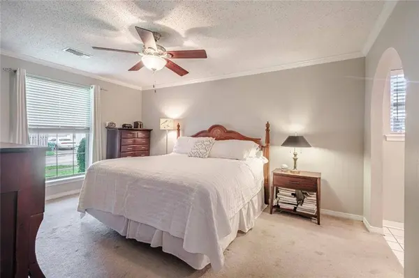 305 SUGARPINE DR, Gretna, LA 70056