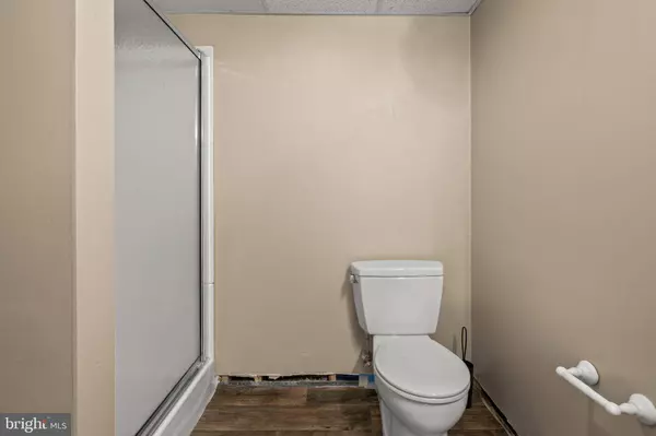 25 MEADOW DR, Gilbertsville, PA 19525