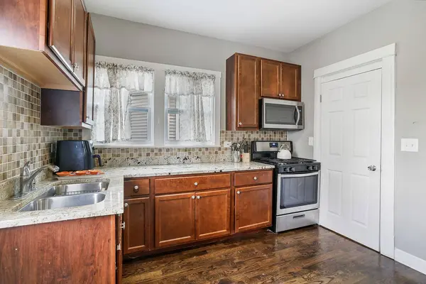 11 S Cagwin AVE, Joliet, IL 60436