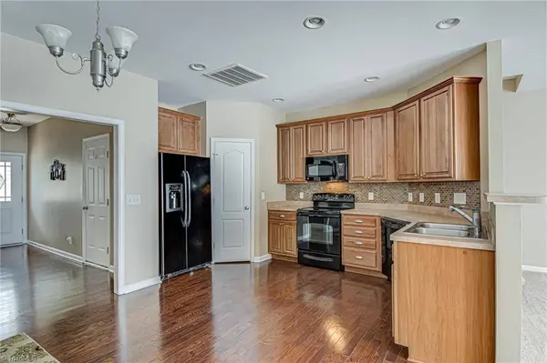 4023 Comrie LN, Burlington, NC 27215