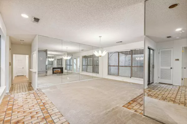 2018 Winter Sunday Way, Arlington, TX 76012