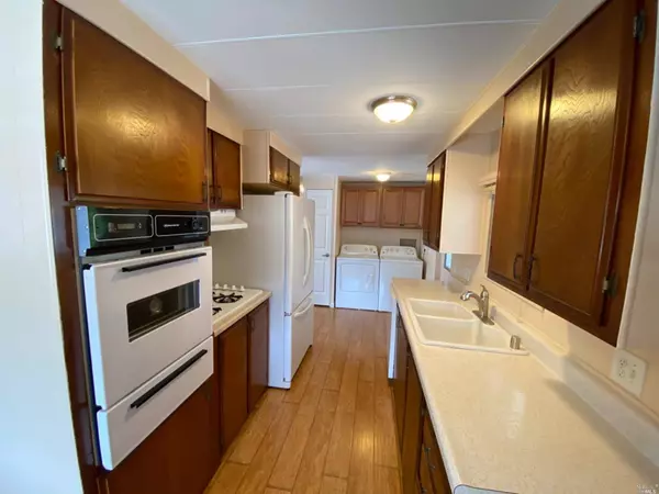 37 Maywood DR, Santa Rosa, CA 95409