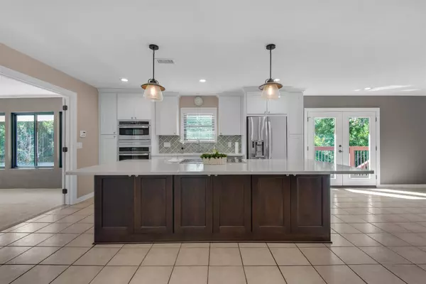 325 Man O War Cir, Cantonment, FL 32533