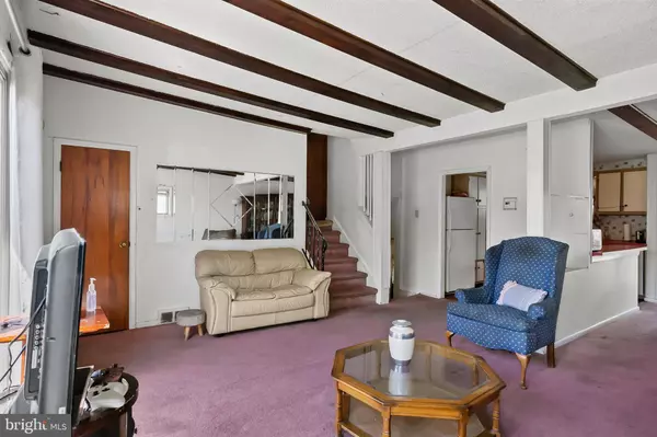 4 AVA AVE, Somerdale, NJ 08083