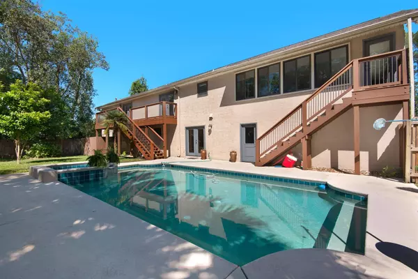 325 Man O War Cir, Cantonment, FL 32533