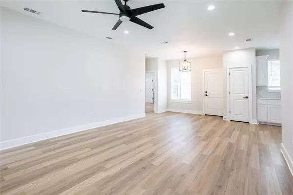 920 W Day Street, Denison, TX 75020