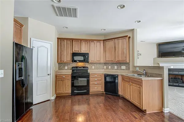 4023 Comrie LN, Burlington, NC 27215