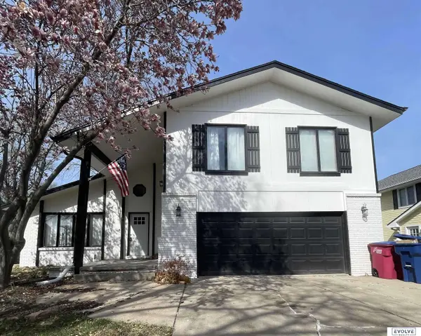 1306 Scott Road, Papillion, NE 68046