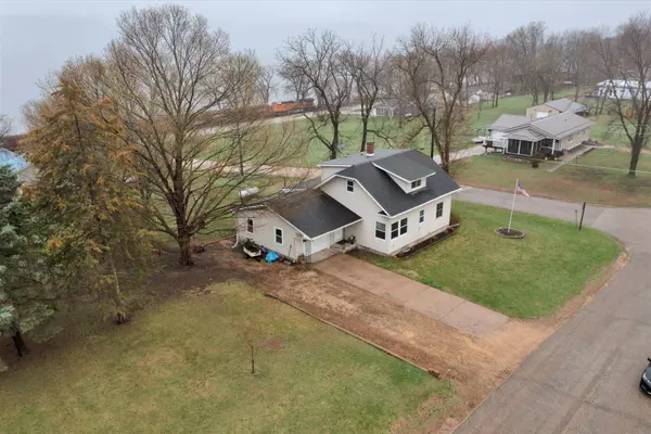 915 2nd ST, Pepin Twp, WI 54759