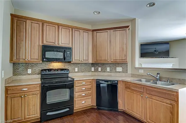 4023 Comrie LN, Burlington, NC 27215