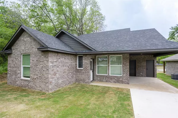 920 W Day Street, Denison, TX 75020