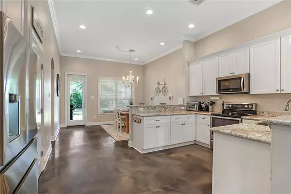 28 HESTER ST, Madisonville, LA 70447