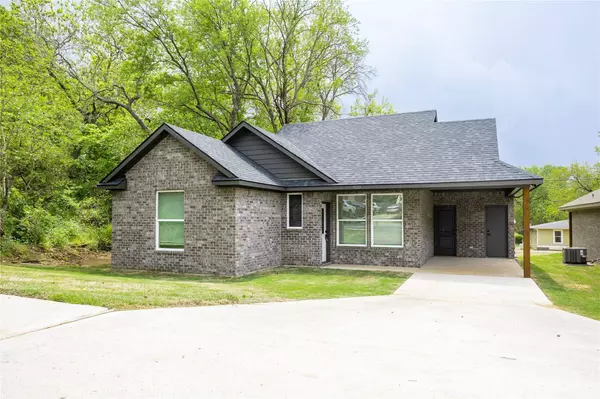 920 W Day Street, Denison, TX 75020